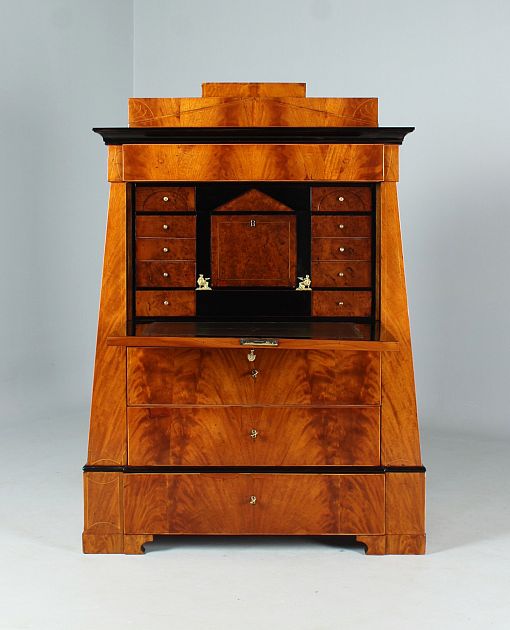 Konischer Biedermeiersekretär, Mahagoni, Empire um 1820 - Sachsen
Mahagoni
Biedermeier um 1820