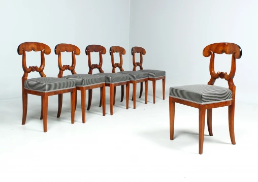 Ensemble de six chaises à aubes antiques, en noyer, Biedermeier 1830 - Allemagne/Autriche
Noyer
Biedermeier vers 1830