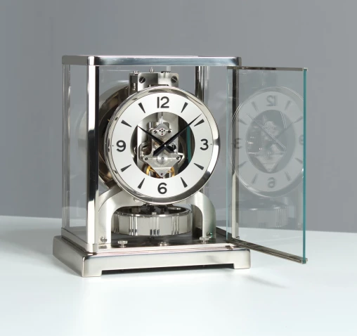 Silberne Atmos Uhr von Jaeger LeCoultre, original vernickelt 1974 - Schweiz
Messing vernickelt
Baujahr 1974