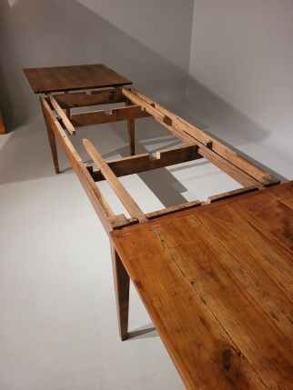 Vergrößerbarer esstisch