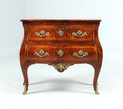 Baroque chest of drawers, Italy c. 1750, plum wood, bronze fittings - Naples
Plum wood (?)
Baroque around 1750