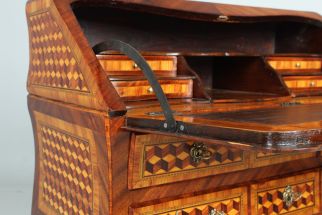 Antiker Schreibtisch