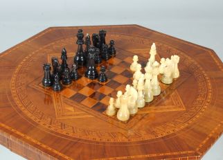 Schachspiel Figuren antik