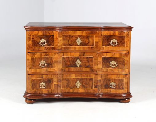 Antique chest of drawers, walnut, Baroque c. 1760 - Central Germany
Walnut
Baroque around 1760