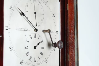 Antico orologio a pendolo