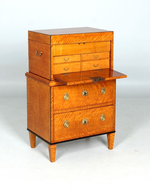 Petit secrétaire antique, le bouleau, Biedermeier,1830, antiquités - Sud de la Suède
Bouleau
début du 19e siècle