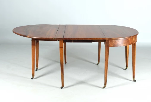 Table de salle à manger à rallonges Demi Lune pour 8 personnes,1820 - France
Noyer
début du 19e siècle