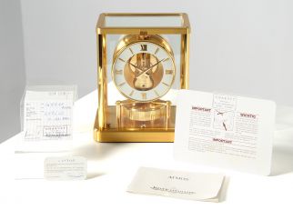 Atmos Uhr mit Papieren