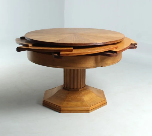 Runder antiker Esstisch, vergrößerbar, Liegnitzer Ringtisch, 1920er - Liegnitz - Werkstatt Josef Seiler
Eiche
1920er Jahre