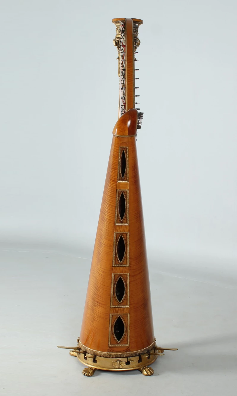 Harpe ancienne datant d'environ 1825, fabriquée par Brimmeyr à Paris