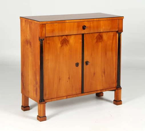 Kleine Biedermeier Kommode, Halbschrank, Kirschbaum - Süddeutschland (Franken)
Kirschbaum
Biedermeier um 1825
