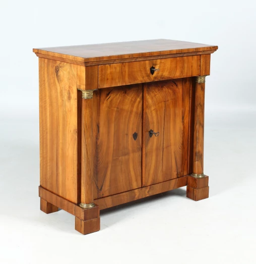 Small Biedermeier chest of drawers, walnut, Palatinate c. 1825 - Palatinate
Walnut
Biedermeier around 1825