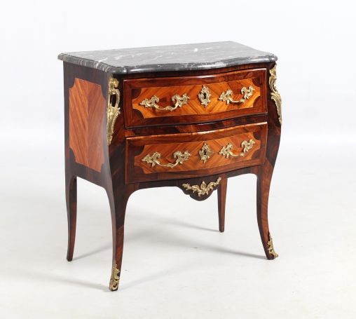 Petite commode Louis XV avec plateau en marbre, France vers 1760 - France (Paris)
Palissandre
vers 1760