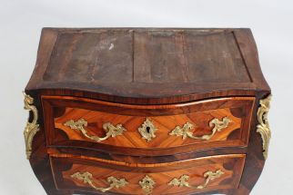 Commode Louis XV estampillée