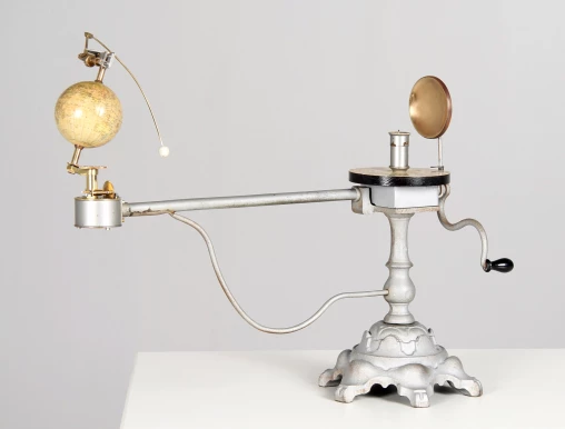 Antico modello di pianeta, tellurio con sole, luna e terra, 1900 circa - Stoccolma
Metallo, legno, carta
intorno al 1900