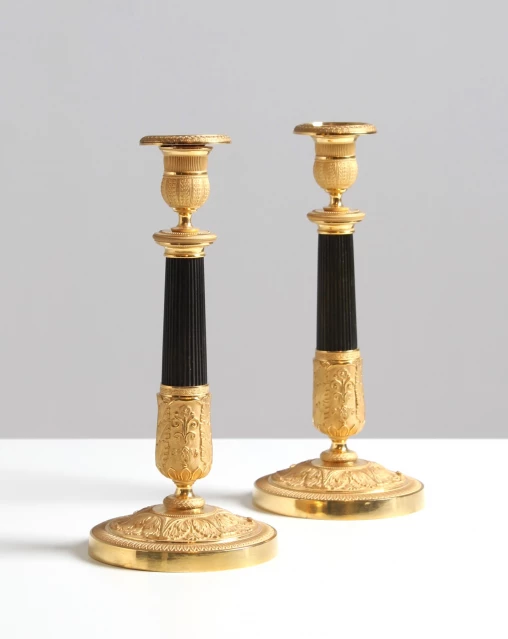 Zwei antike Kerzenleuchter, Empire, vergoldet, Frankreich, frühes 19. - Frankreich
vergoldete und patinierte Bronze
erste Hälfte 19. Jhdt.