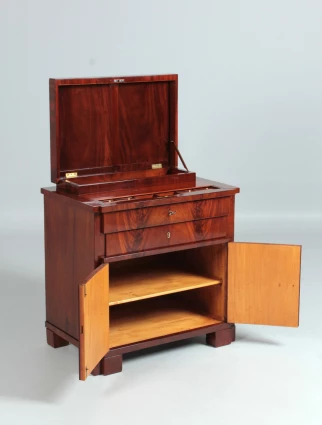 Commode antique en acajou