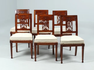 Six chaises antiques