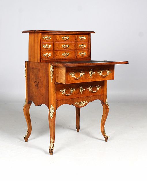 Secretaire à la Bougogne, secrétaire ou bureau antique, 19e siècle - Dresde
Noyer
Fin du XIXe siècle