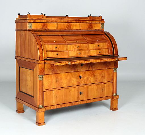 Antiker Zylinder-Sekretär, Kirschbaum, Biedermeier um 1820, Geheimfach - Mainz
Kirschbaum
Biedermeier um 1815