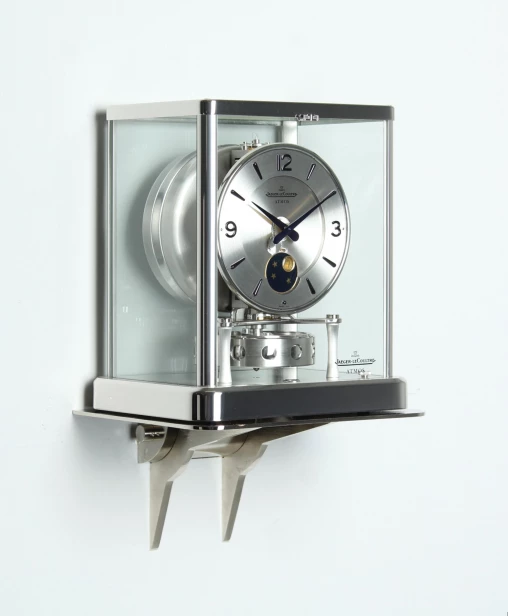 Silberne Atmos Uhr, Jaeger LeCoultre, Kal. 540, Mondphase, Wandkonsole - Schweiz
Messing rhodiniert
1990er Jahre