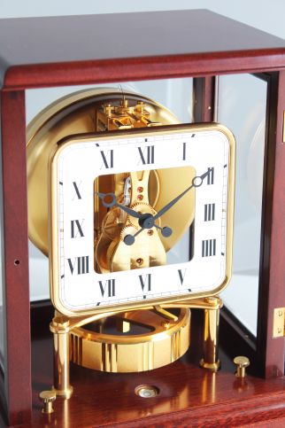 Atmos table clock