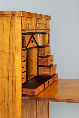 Beau secrétaire ancien