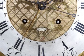 Horloge de parquet antique avec date