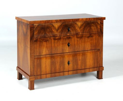 Petite commode Biedermeier antique, en noyer, le grain superbe, vers 1825 - Sud-Ouest de lAllemagne (Baden)
Noyer
Biedermeier vers 1825
