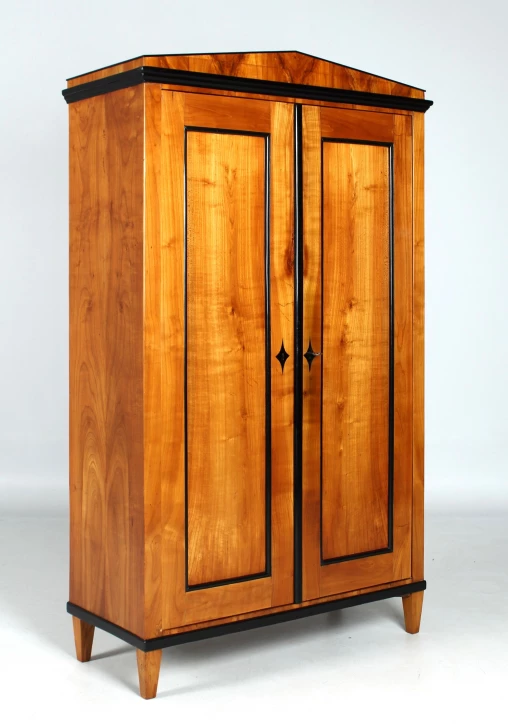 Kleiner antiker Kleiderschrank, Kirschbaum, Biedermeier um 1815 - Bayern
Kirschbaum
Biedermeier um 1815