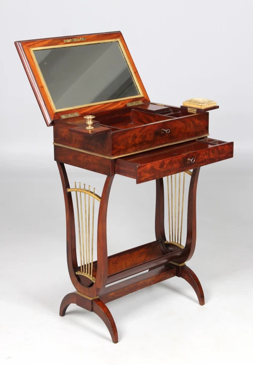 Antique sewing, work or side table, France, Empire around 1810 - Paris
Mahogany
Empire around 1810