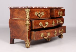 Baroque chest of drawers