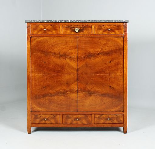 Antiker Schrank, Chiffoniere, Semaniere, Nussbaum, Zentralverriegelung - Belgien
Nussbaum, Eiche
frühes 19. Jahrhundert