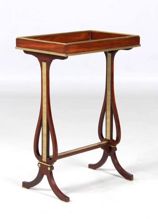 Table d'appoint antique, David Röntgen, Vide-Poche, Louis XVI vers 1785 - Paris
Acajou, laiton, bronze doré
vers 1785