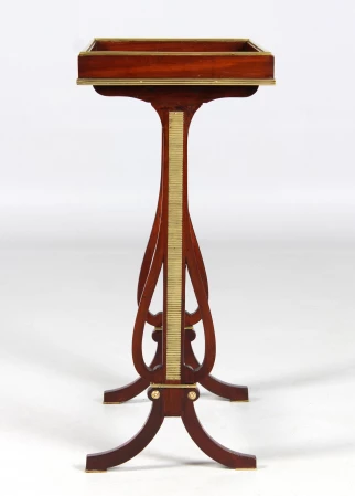 Side table style David Roentgen