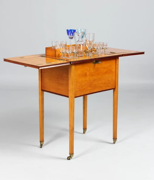 Armoire de bar antique, bar secret caché, vers 1910 - Angleterre
cerisier, hêtre
vers 1910