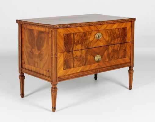 Ancienne commode classique, noyer, Louis XVI vers 1780 - Allemagne
Noyer
vers 1780