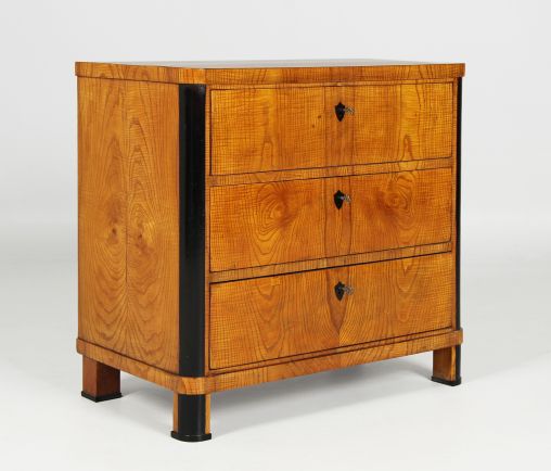 Small antique Biedermeier chest of drawers, ash, great grain pattern - Northern Germany
Ash tree
Biedermeier around 1835