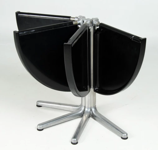 Klapptisch von Giancarlo Piretti für Anonima Castelli, 1970er Jahre - Italien
Aluminium, Kunststoff
1970er Jahre