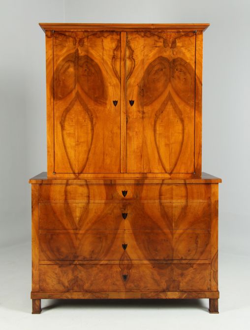 Antico cassettone con piano, noce, Biedermeier 1830 ca. - Germania meridionale
Noce, betulla
Biedermeier intorno al 1830