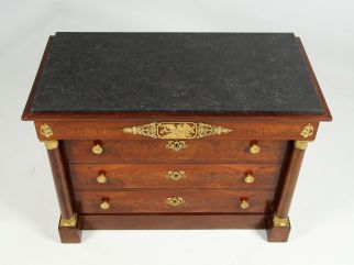 Grande cassettiera antica
