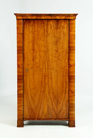 <p>Austria<br />
Walnut<br />
Biedermeier around 1830</p>