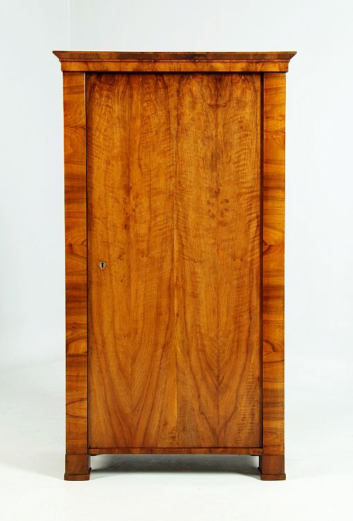 Petite armoire Biedermeier antique, en noyer, restauré, vers 1830 - Autriche
Noyer
Biedermeier vers 1830