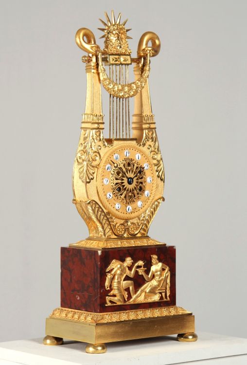 Pendule française antique en forme de lyre, Ormolu, Paris vers 1815 - Paris
Marbre, bronze
Empire vers 1815