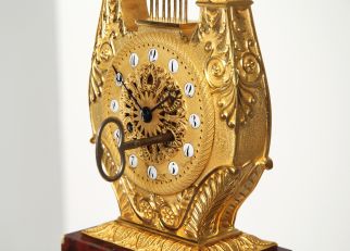 Horloge antique en bronze