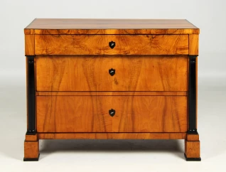 Southern Germany
Walnut
Biedermeier around 1825