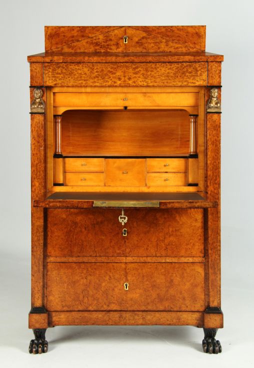 Antique Biedermeier ou Empire secrétaire, bois de veinage, vers 1820 - Sud de lAllemagne (Munich)
bois de veinage, érable
Biedermeier vers 1820
