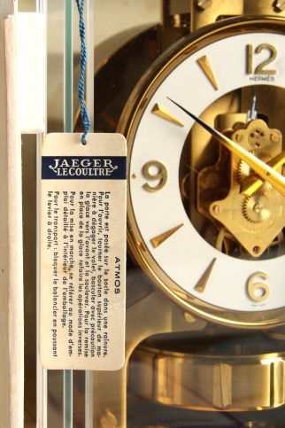 Orologio con pilotaggio della temperatura