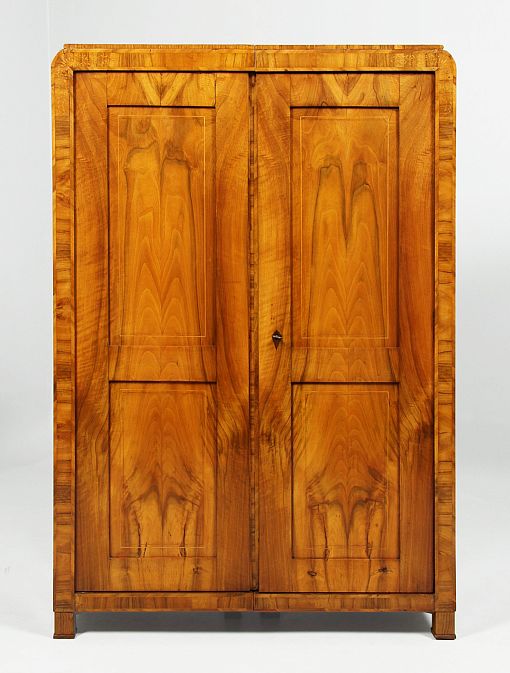 Antique wardrobe, walnut, Biedermeier, Bohemia around 1830 - Prague
Walnut
Biedermeier around 1830