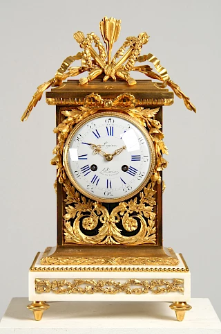 <p>Paris<br />
Ormolu, glass, marble<br />
around 1870</p>